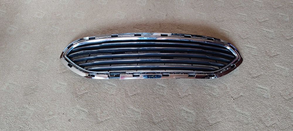 Решітка переднього бамперу Форд фієста 2018 року Америка