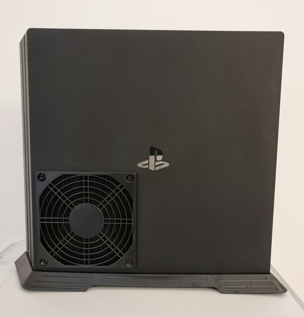 PS4 Pro (SSD 1TB + 2 comandos)