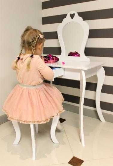 Toaletka Piękna biała toaletka kosmetyczna dla dziecka + krzesełko