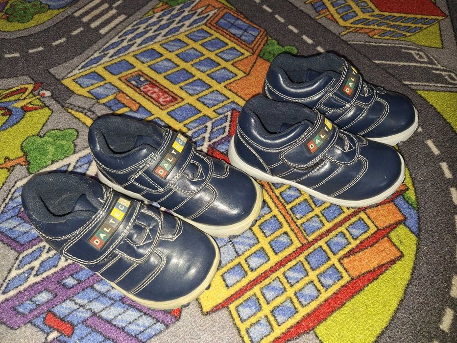 Buty dla bliźniaków 25 r (15 cm).