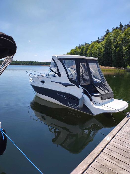 Jacht motorowy Coral 690 w wersji Hard Top czyli 750 220 KM 2020 rok