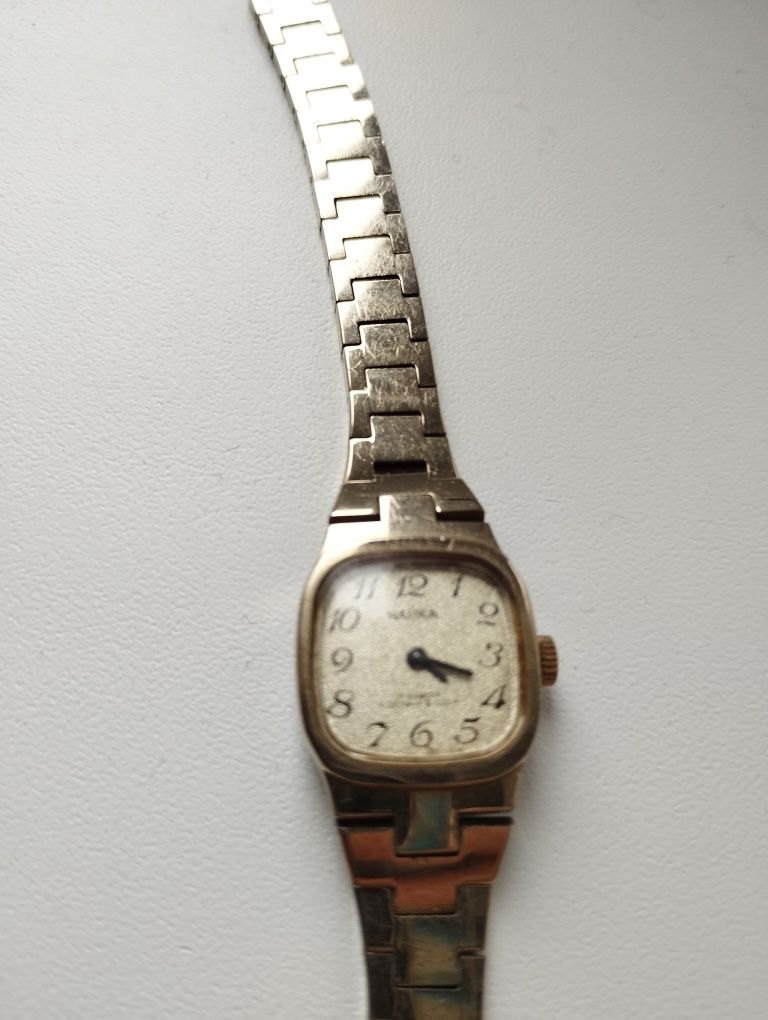 Продам 3 шт наручных часов СССР из драгоценых и полудрагоценых металло