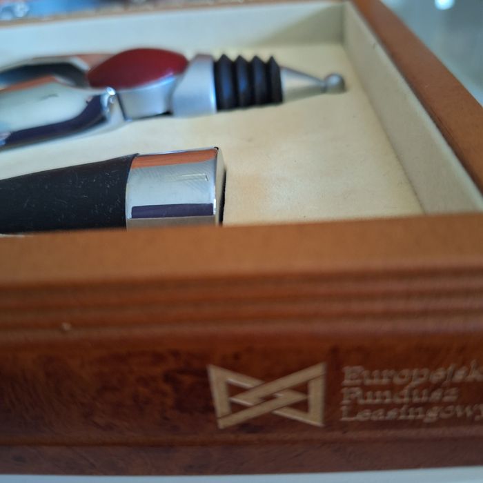 Korkociąg  nowy zestaw,fajny na prezęcik