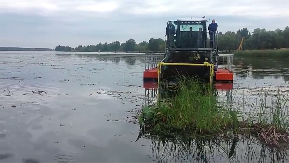 Водний комбайн для очищення водойм UDT-110M