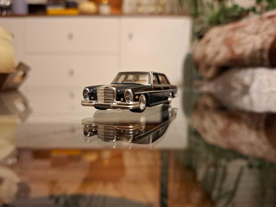 Hot Wheels Premium Mercedes 280 SEL