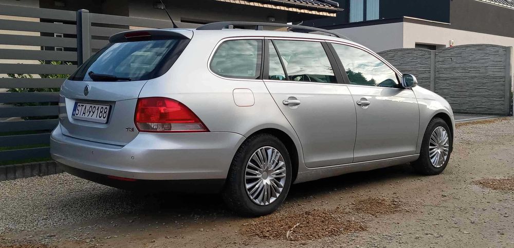 Zadbany i uszanowany Volkswagen Golf, benzyna, pierwsza rej. 2008 rok.