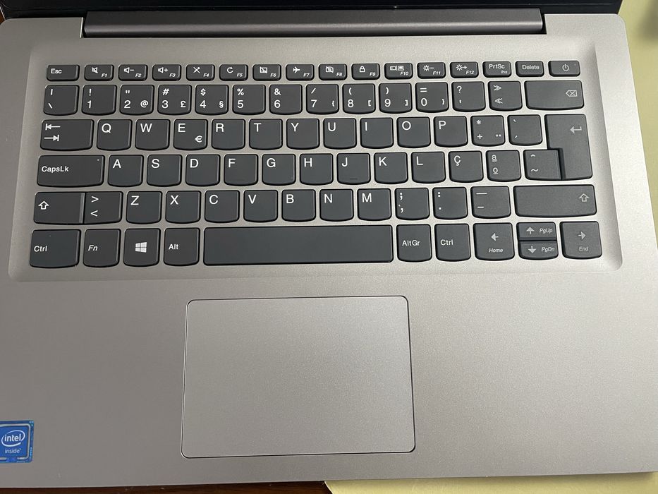 Laptop Lenovo.