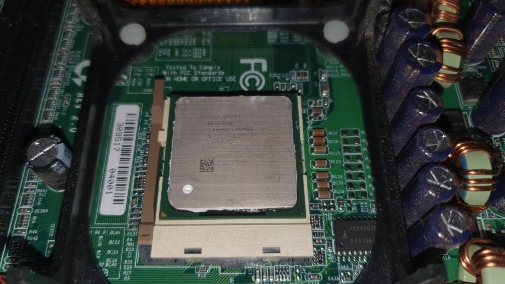 GIGABYTE GA-8simlnf PGA478 DDR PCI AGP + Celeron 2.8ghz