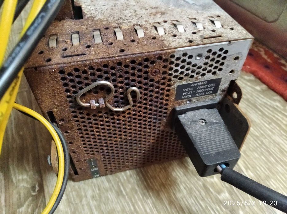 Серверный блок питания Emerson 1975 W Ржавый корпус.