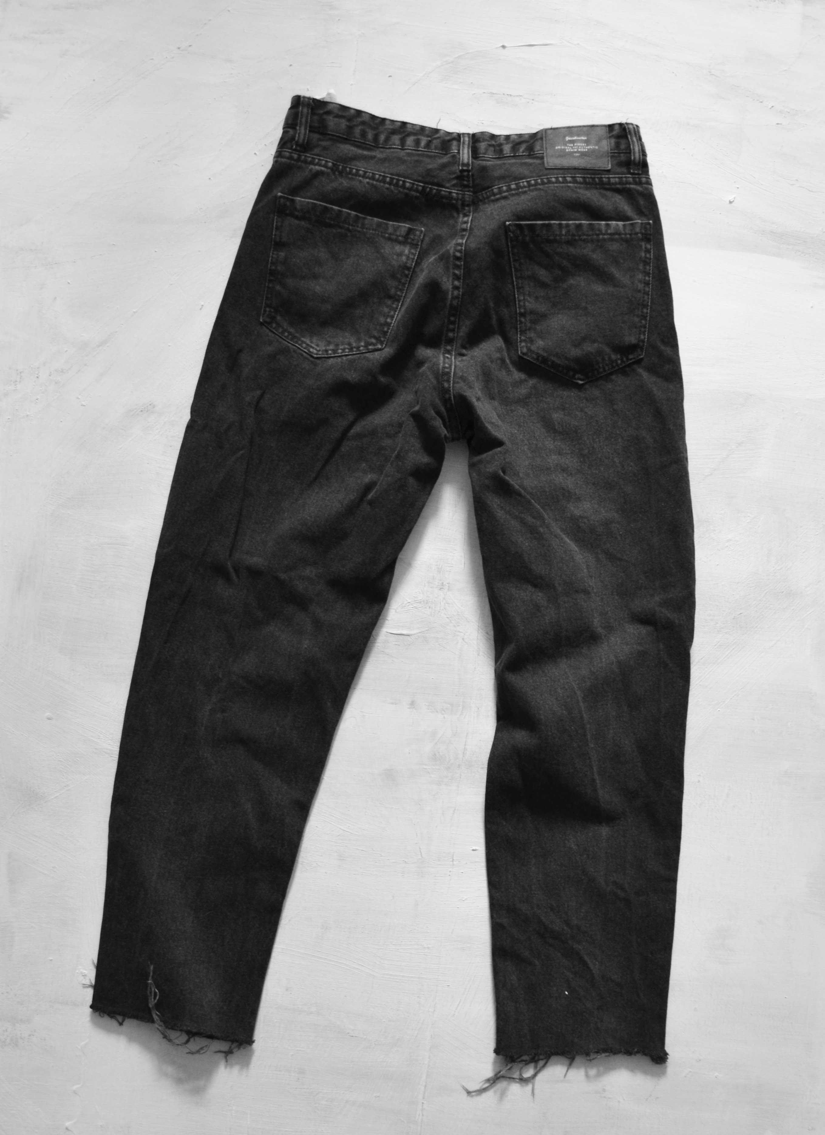 mom jeans czarne jeansy z dziurami stradivarius S/M boyfriendy vintage