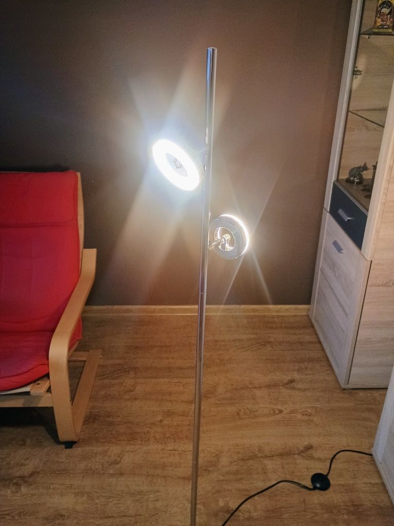 Lampa podłogowa LED