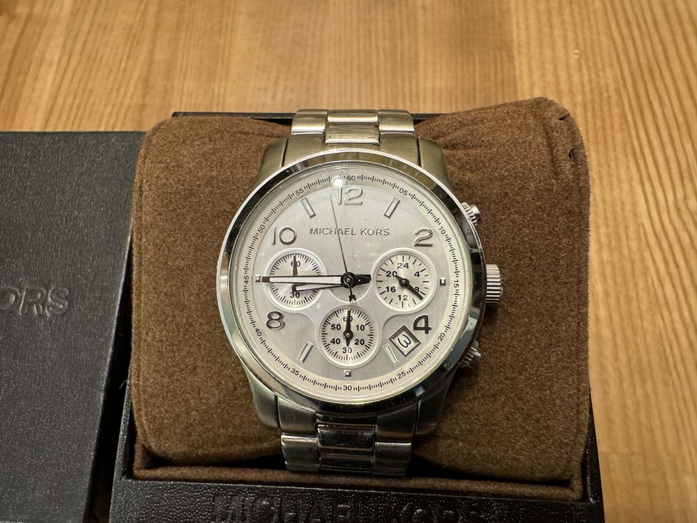 Часы женские MICHAEL KORS MK5076. Состояние хорошее. Есть коробка.