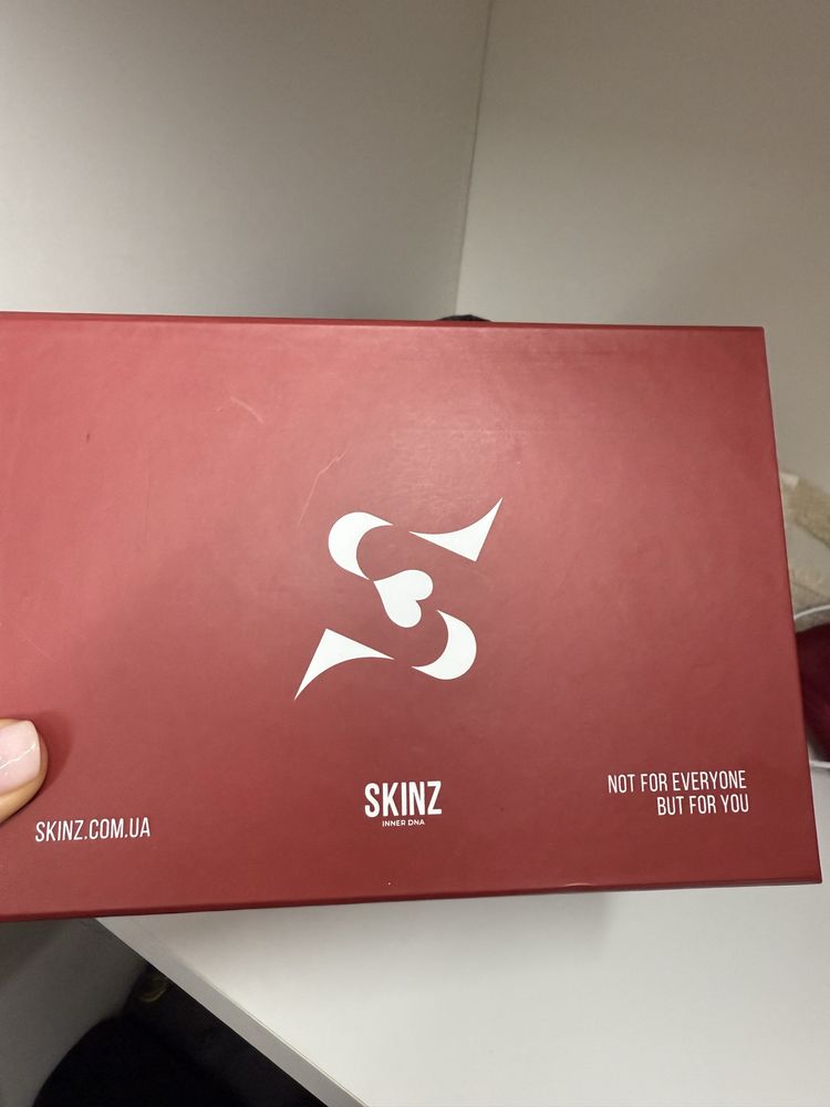 Продам сет нижнего белья стринги Skinz