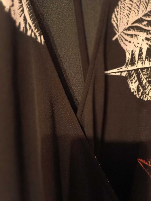 Vestido tecido fino traçado na cintura