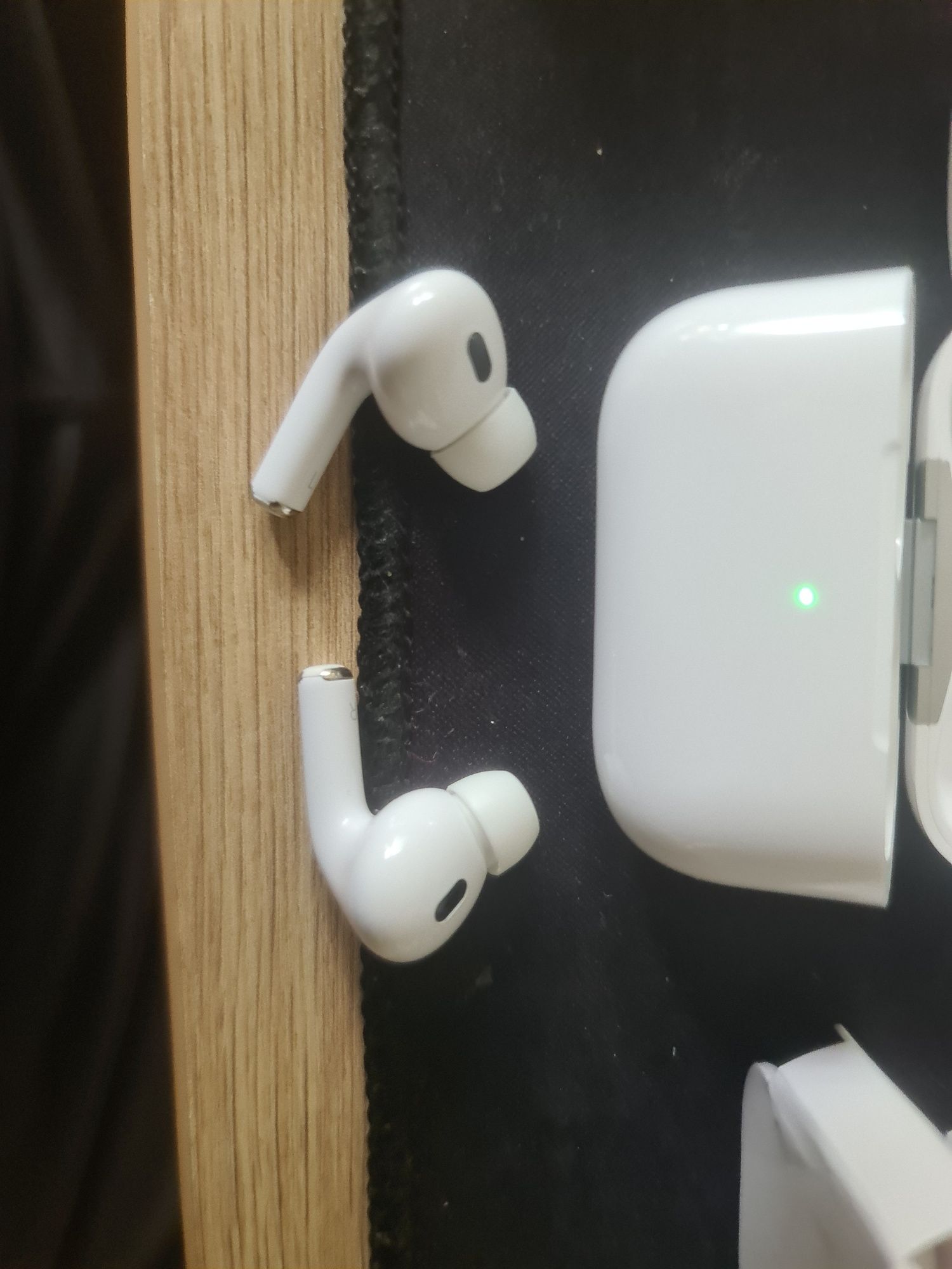 Słuchawki bezprzewodowe dokanałowe Apple AirPods Pro używane działają