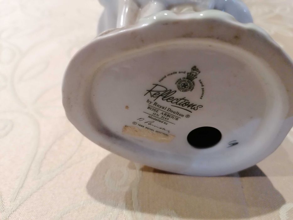 Estatuetas em porcelana. ROYAL DOULTON NOVAS