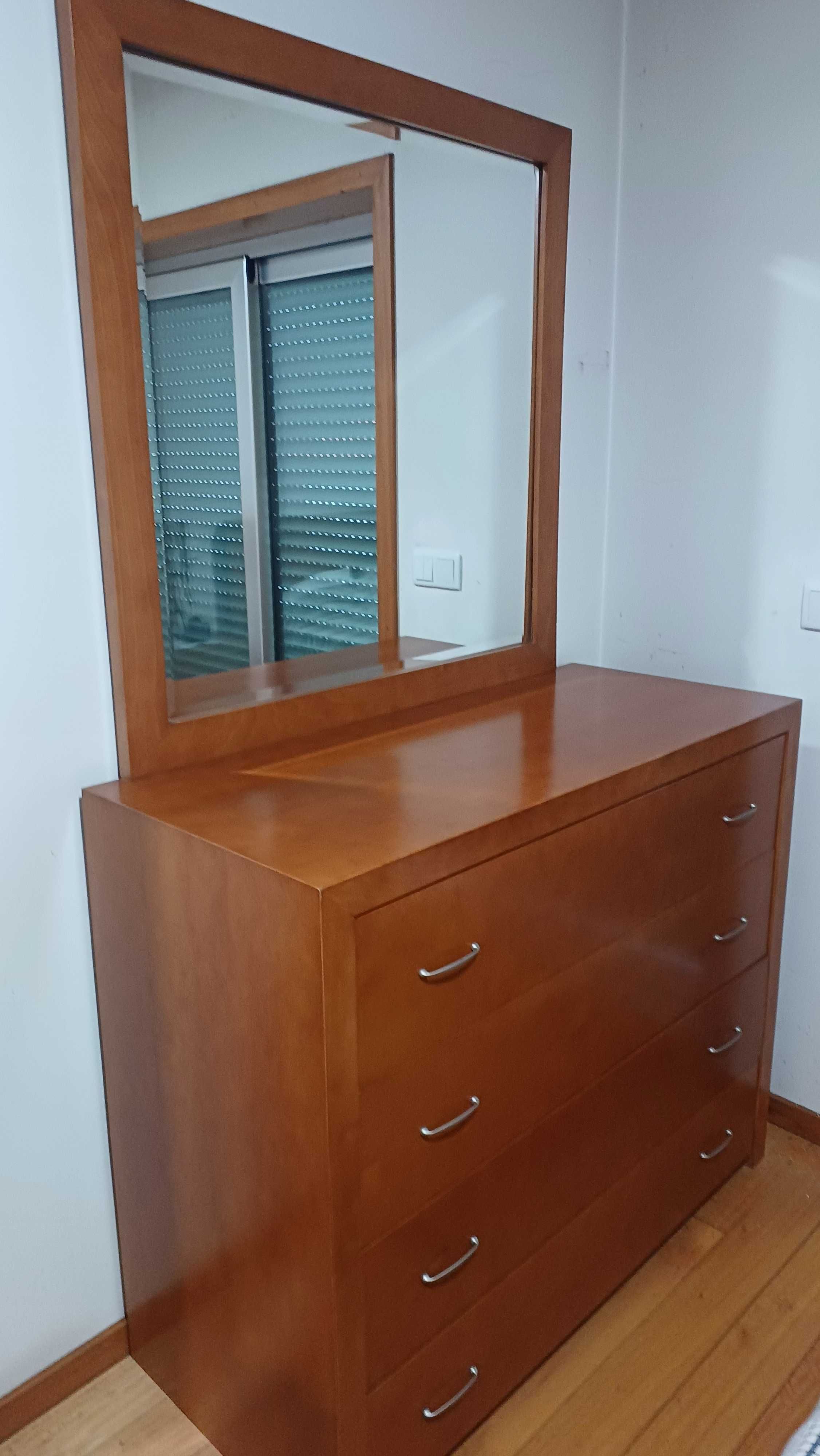 Conjunto cómoda com espelho e cadeira