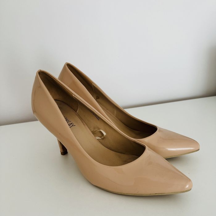 beżowe szpilki nude kremowe