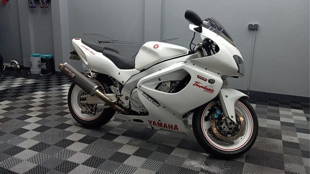 Moto yamaha thunderace 1000