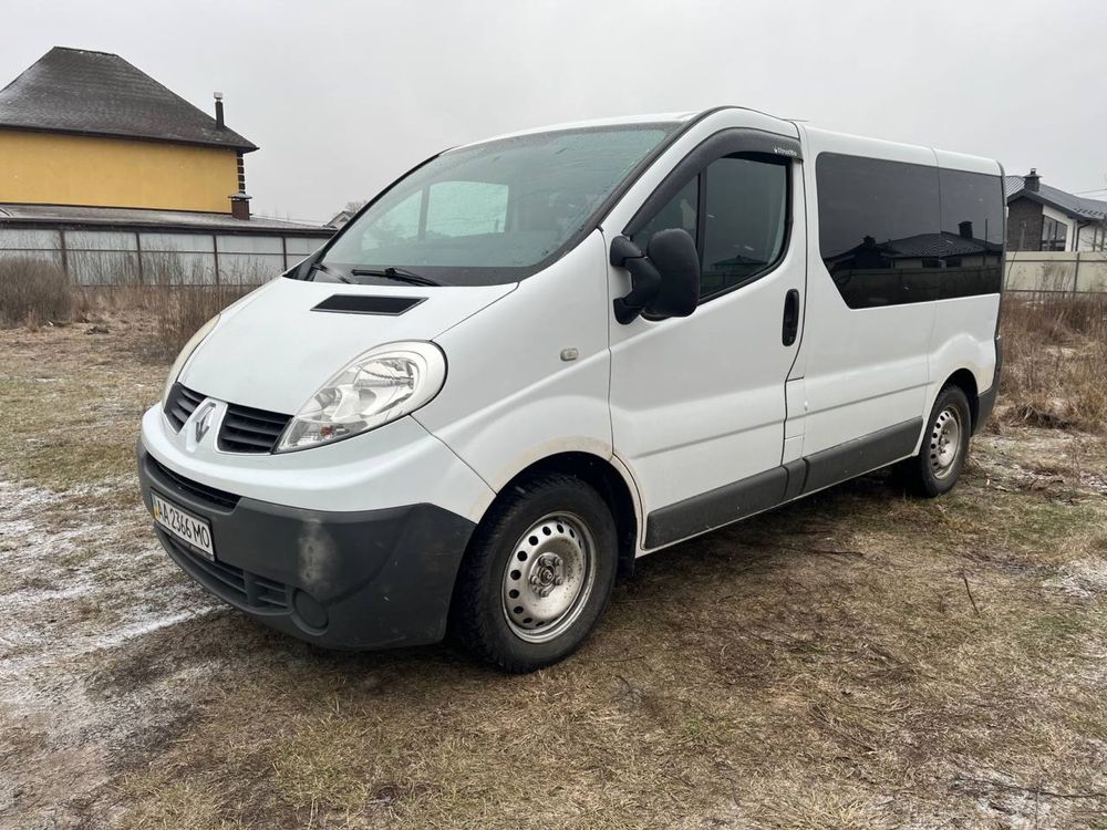 Автомобіль Renault Trafic Рено трафік машина бусик