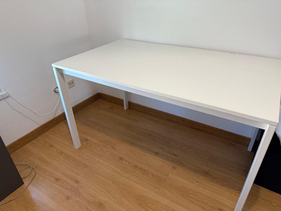 Mesa VIHALS IKEA 125x74 cm