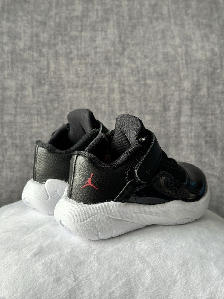 Кросівки дитячі Jordan 11 CMFT Low Bred (TD) CZ0906-005 US6c