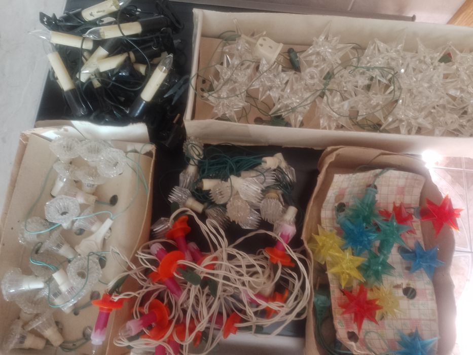 Новорічні прикраси, декор, гірлянди, свічки, Дід Мороз