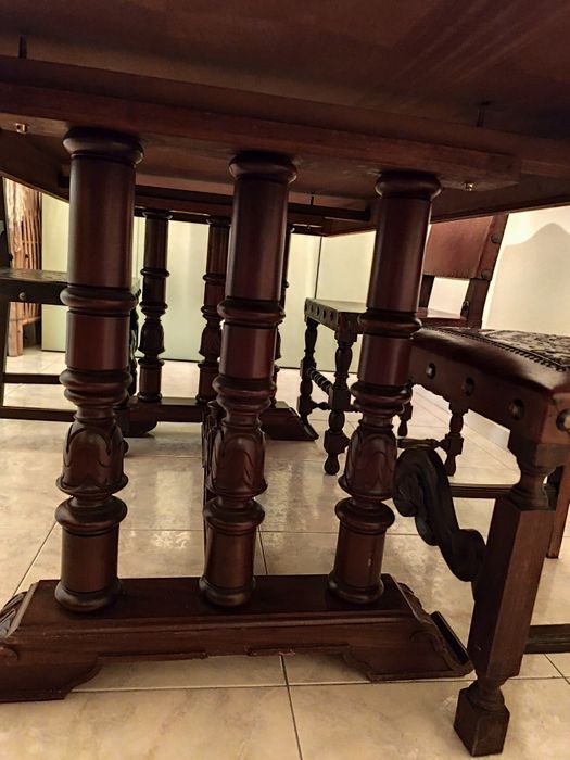 Mesa madeia de sala jantar e 4 cadeiras