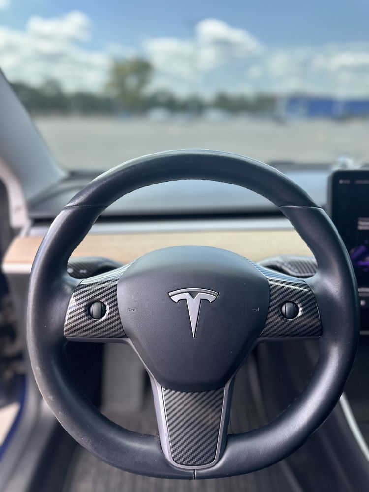Продам Tesla Model 3