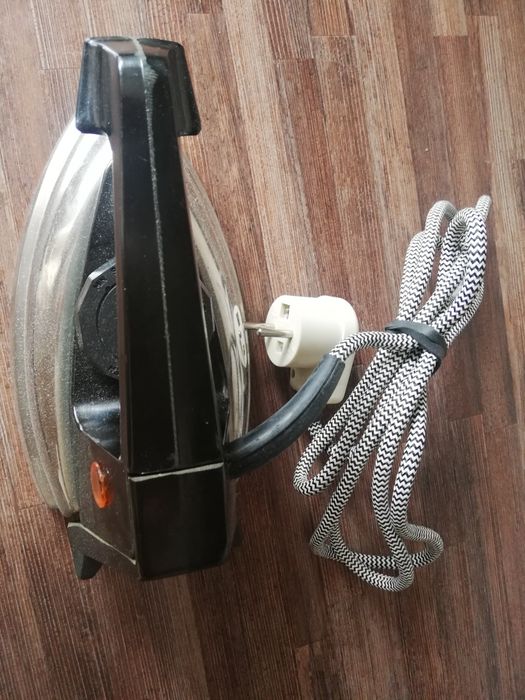 Sprzedam nowe żelazko krawieckie moc 1000W