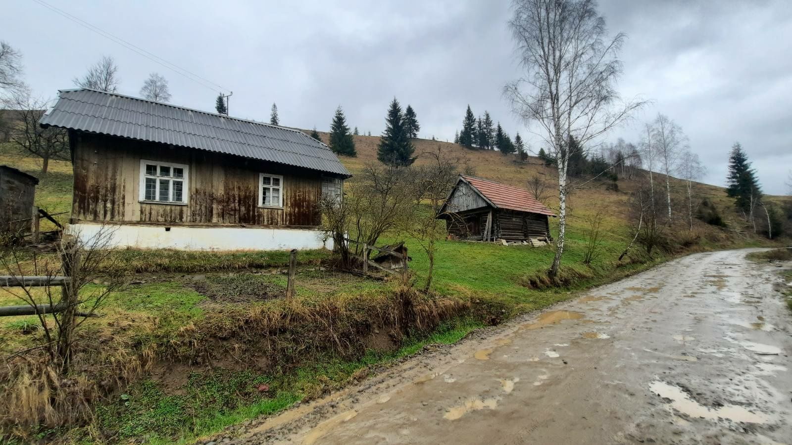 Продається хата в Карпатах,а саме Львівська обл.с.Лавочне