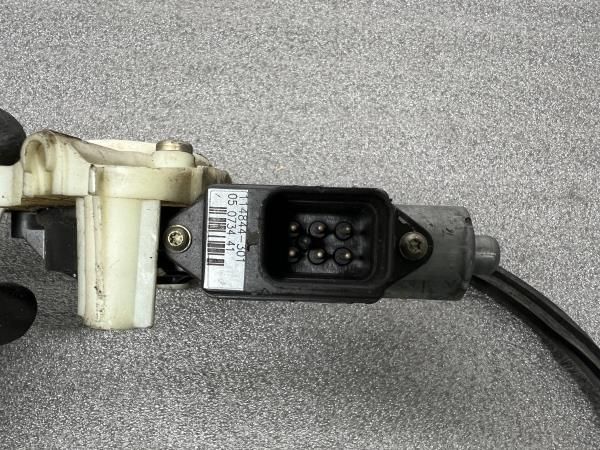 Elevador vidros trás esquerdo MITSUBISHI Carisma Hatchback (DA_)