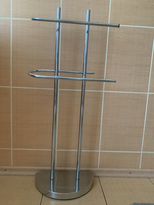 Продаєтсья стійка/тримач для одягу, рушників або інших предметів