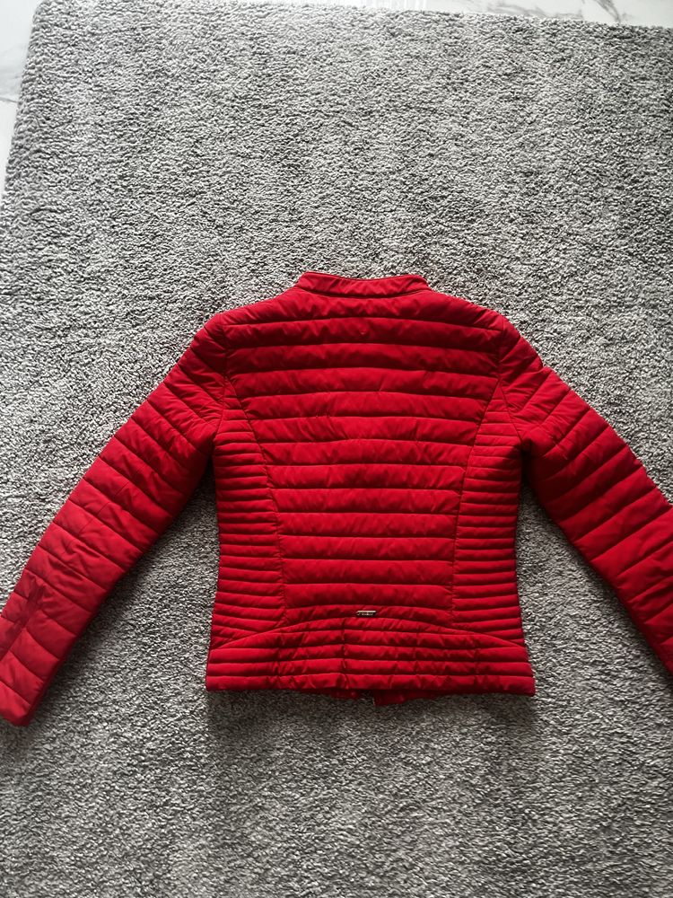 Guess kurtka czerwona 36/S