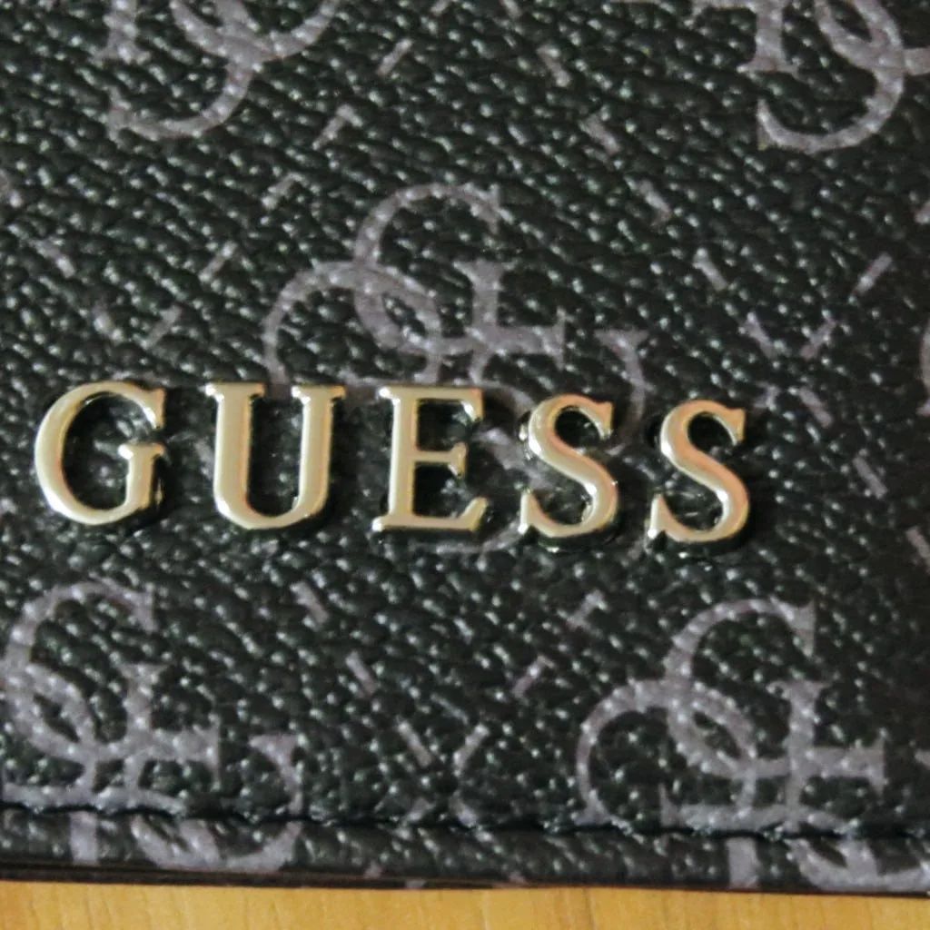 РОЗПРОДАЖ гаманців Guess