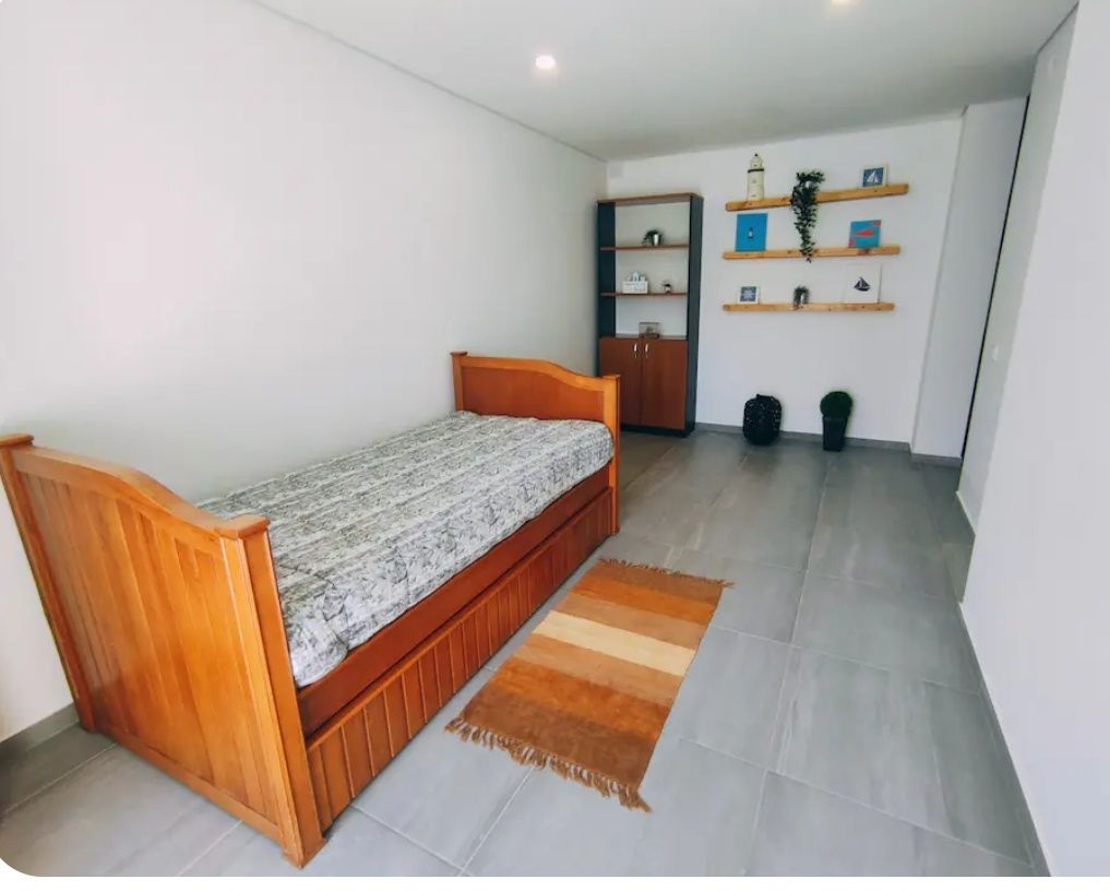 Cama de solteiro com gaveta e 2 colchões