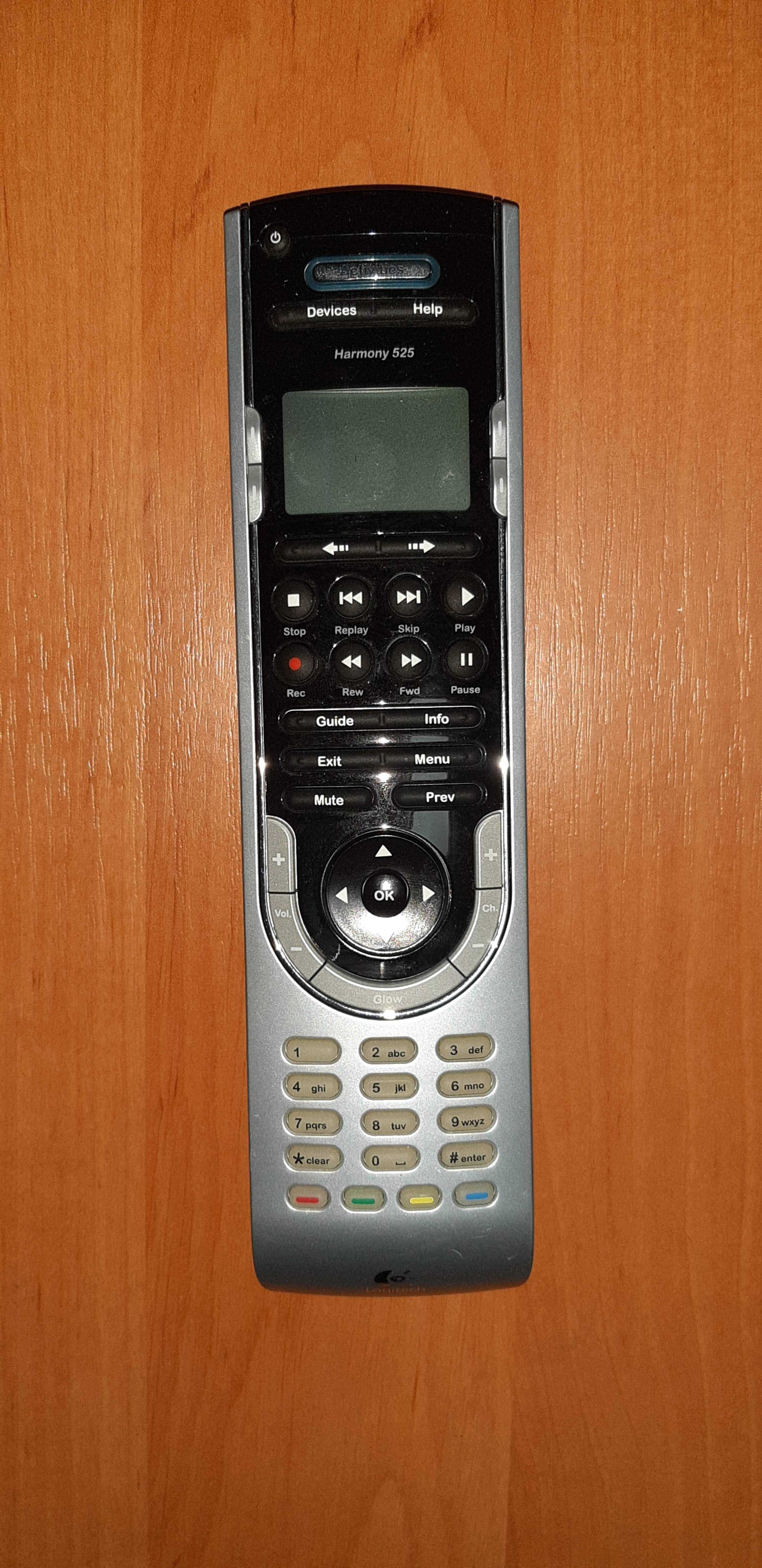 Пульт универсальный Logitech Harmony Remote 525