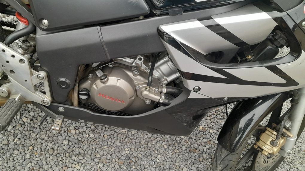 HONDA CBR 125R niski przebieg