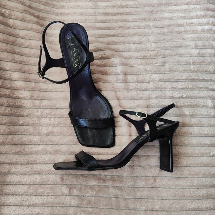 Sandálias pretas salto alto 38