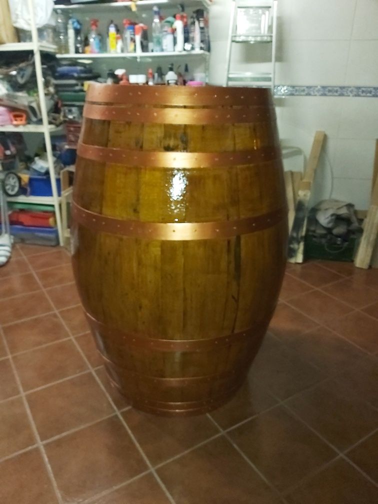 Bar de barril de 700 litros