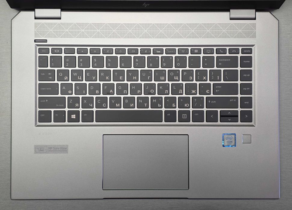 HP ZBook Studio G5 15,6"/ E-2186M /RAM 16GB/SSD 256GB/ АКБ - 1% износ!
