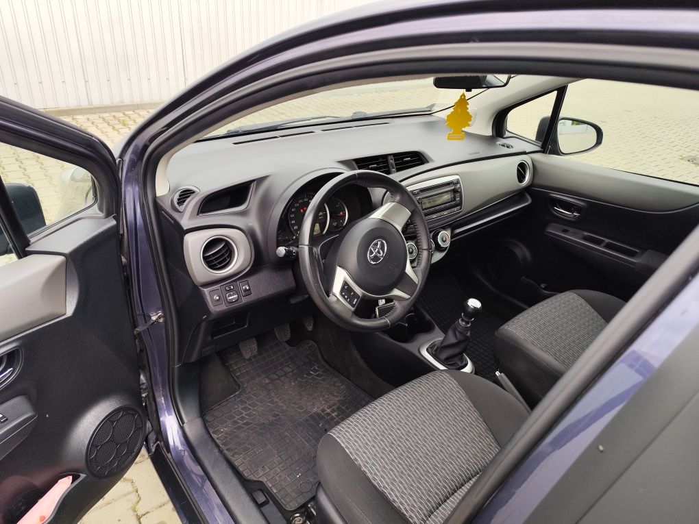 Toyota Yaris 1.33 b Salon Pl