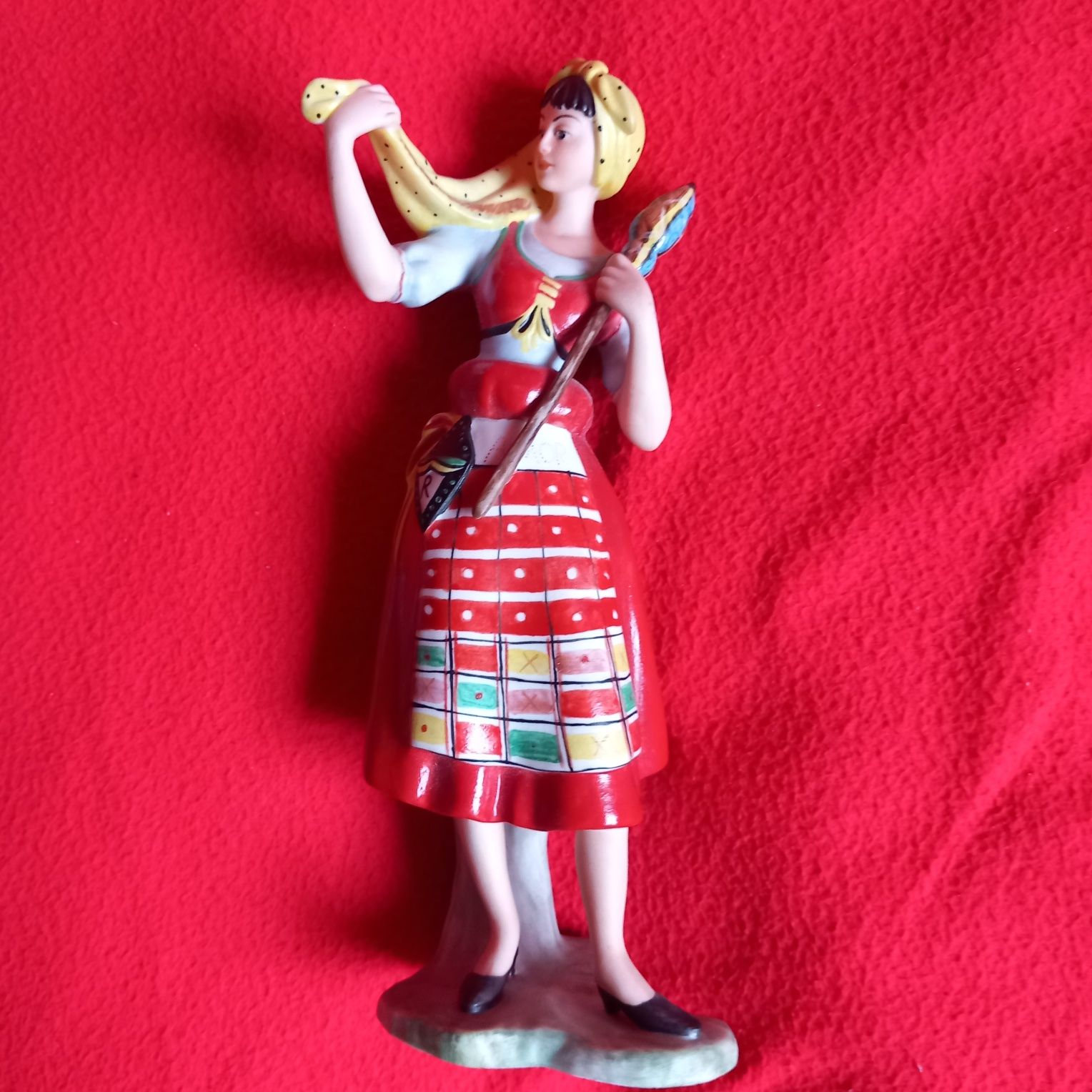 Conjunto de figuras regionais V.A,  novas