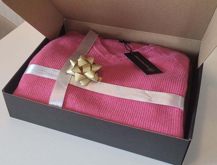 Sweter damski luźny V-neck, róż, wełna 60%, rozmiar M