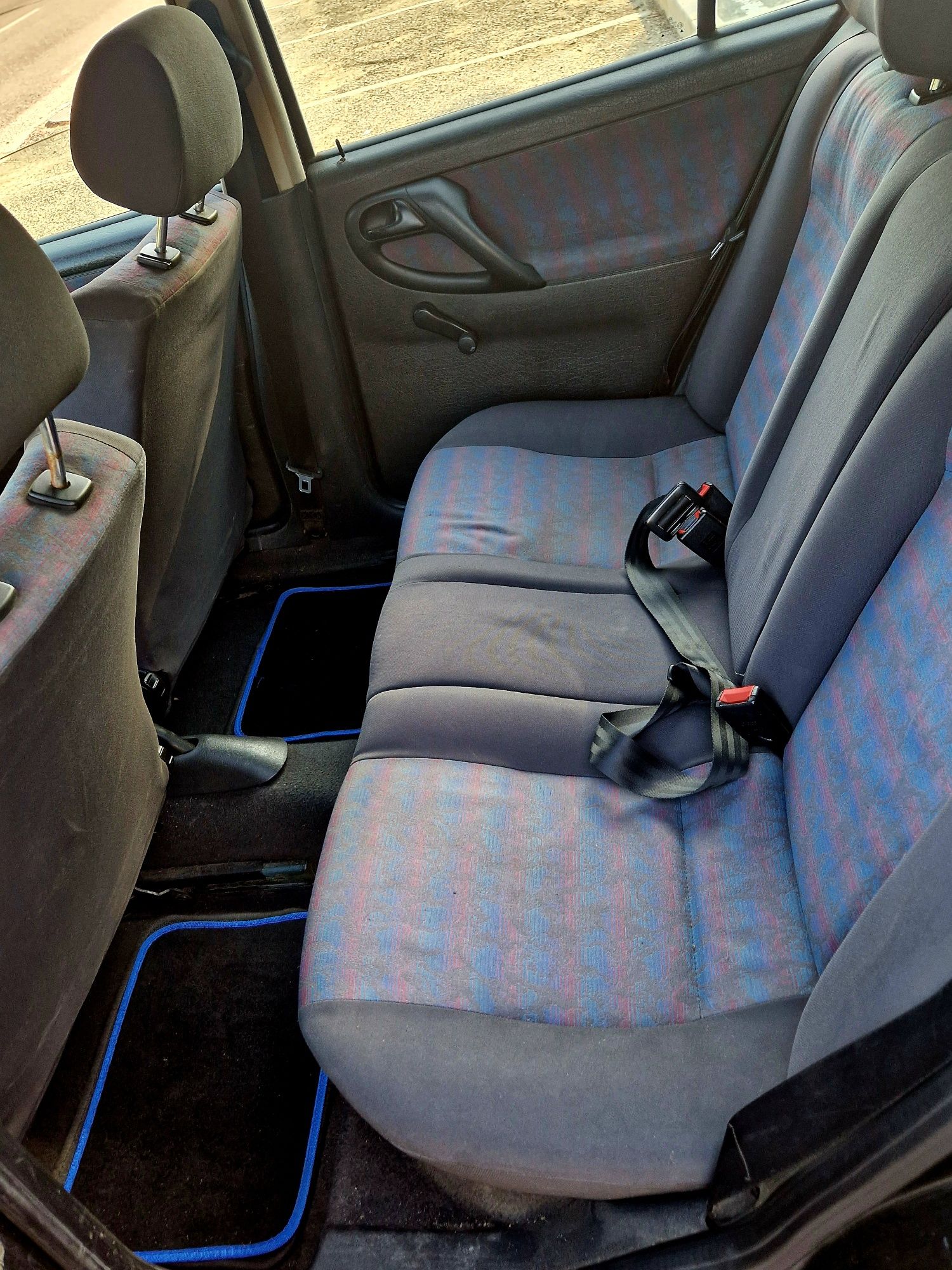 VENDO Pollo 1.0 VW ano 96