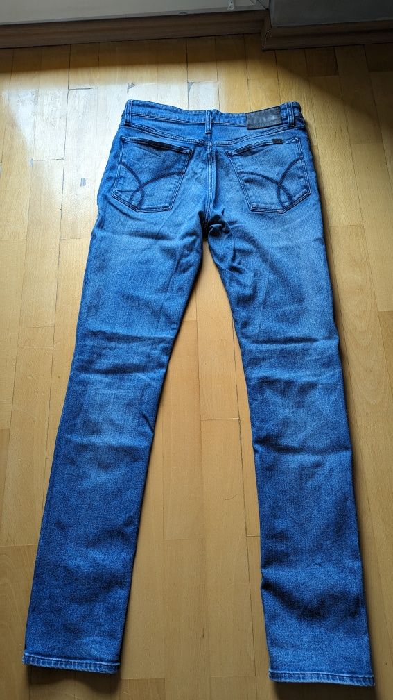 Jeansy Calvin Klein super stan