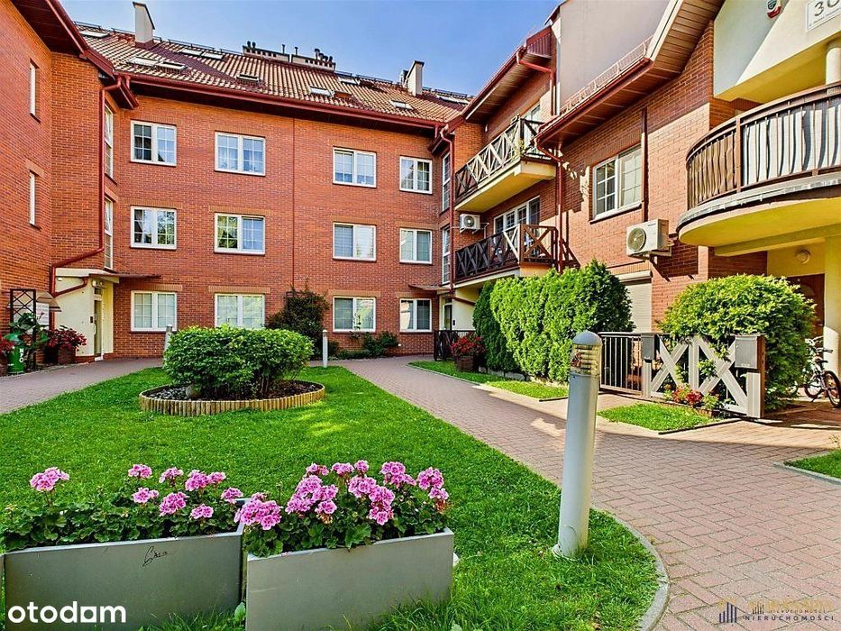 ***Kameralnie Na Nowym Mieście - Z Antresolą***