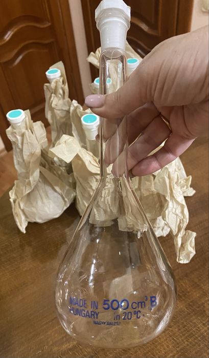 Лабораторні колби циліндри та інше