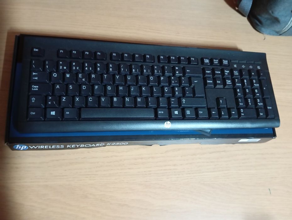 Vendo ecrã LG 22 e teclado sem fio
