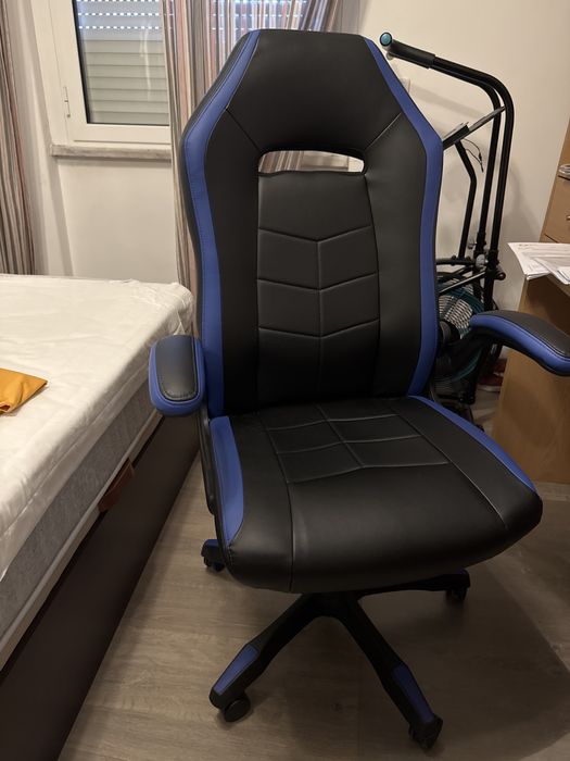 Cadeira gaming azul staples
